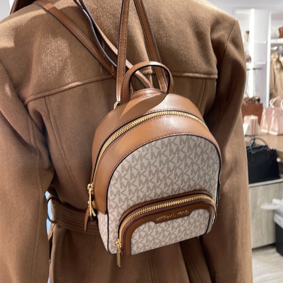 Michael Kors Ladies Backpack Bag Jaycee XS Conv Zip Backpack Vanilla - Picture 4 of 16